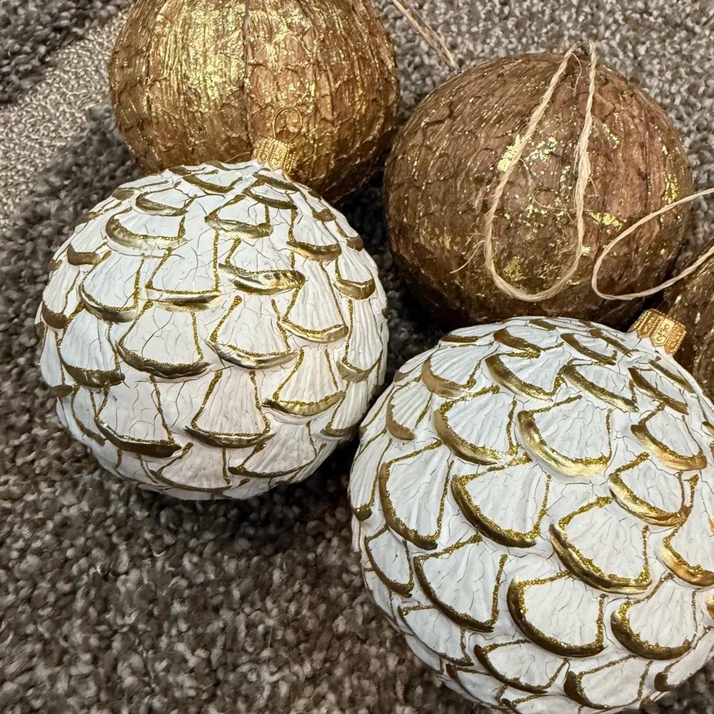 Vintage Trimsetter Style Gilded Gold Veined Christmas Ornaments 5pc